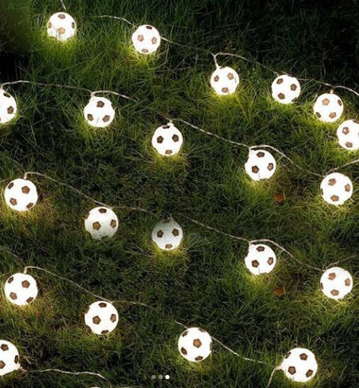 Serie LED con figuras de balón de football.